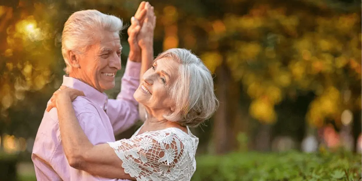 Golden Years Romance: A Guide to Senior Dating and Relationships Online